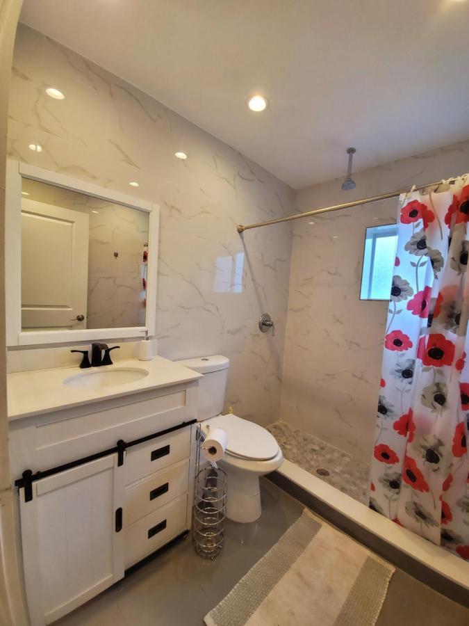 Lakefront Vacation Home - Sleeps 8 Davie Exterior photo
