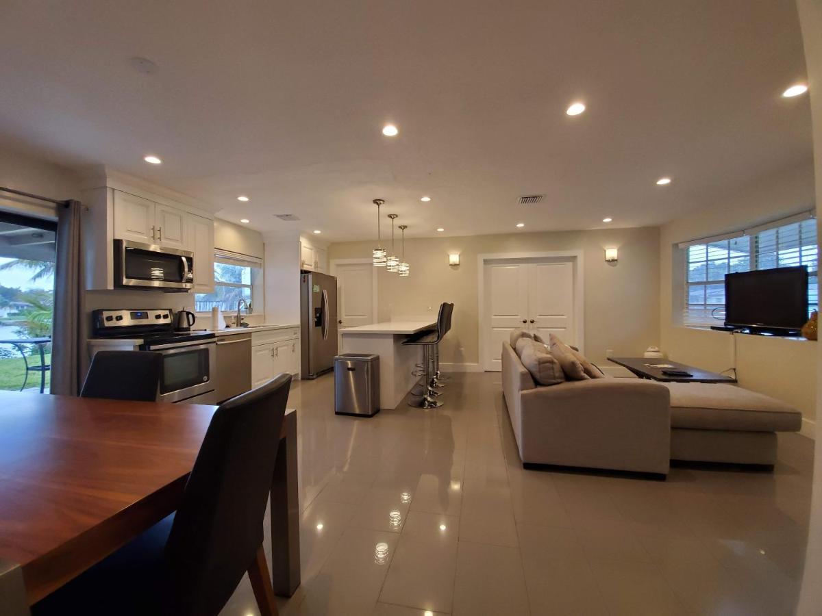 Lakefront Vacation Home - Sleeps 8 Davie Exterior photo