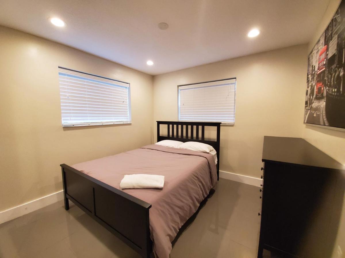 Lakefront Vacation Home - Sleeps 8 Davie Exterior photo