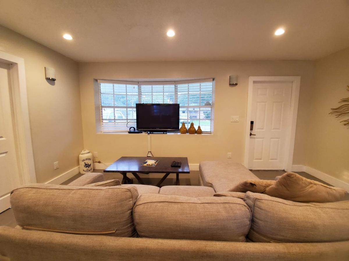 Lakefront Vacation Home - Sleeps 8 Davie Exterior photo