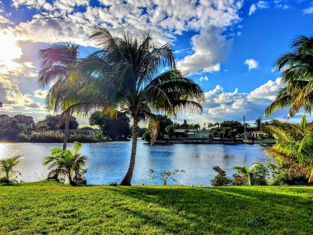 Lakefront Vacation Home - Sleeps 8 Davie Exterior photo